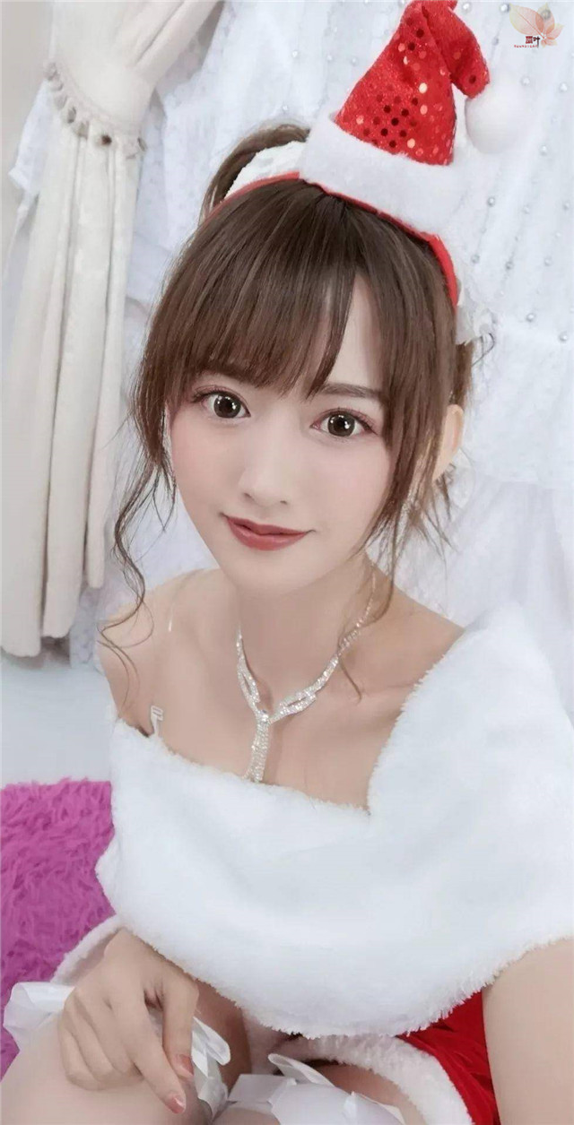 希岛爱理：穿着衣服比脱下衣服要更具美感的女人