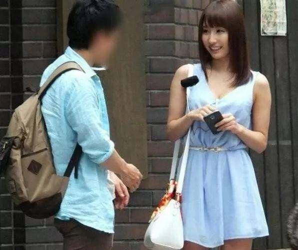 女优经纪事务所：里外通吃的中间商