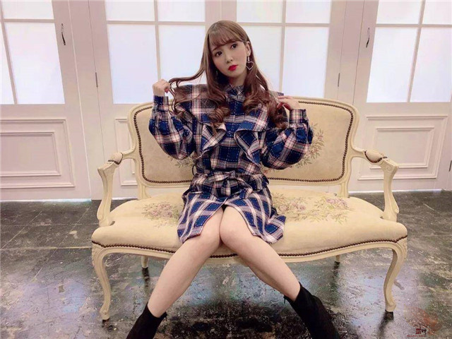 友田彩也香：颠沛流离的专属演员