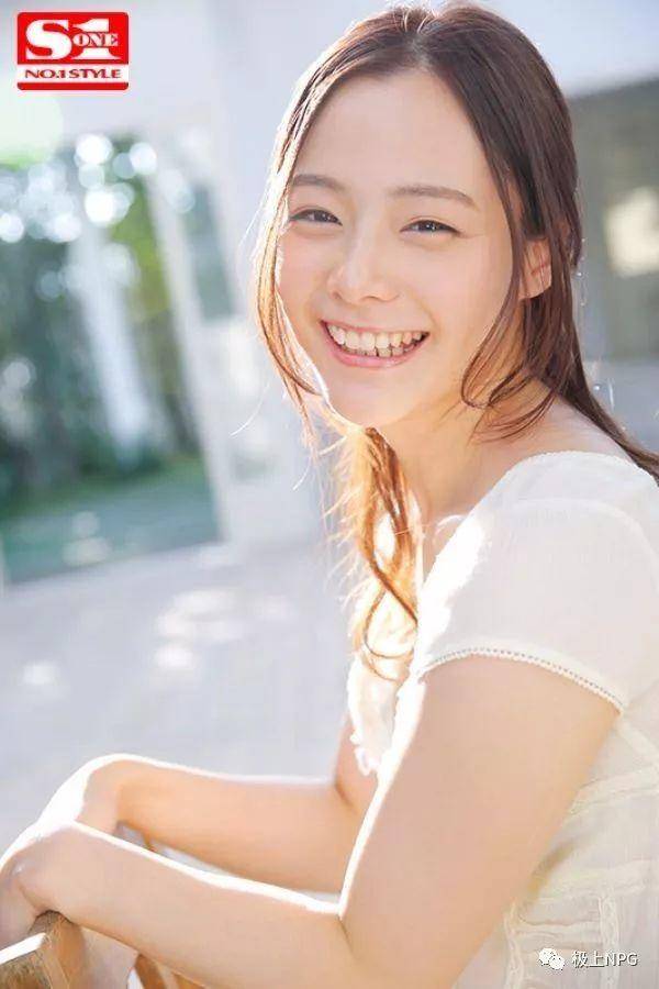 吉高宁宁：那个一笑起来就让你想谈恋爱的妹妹