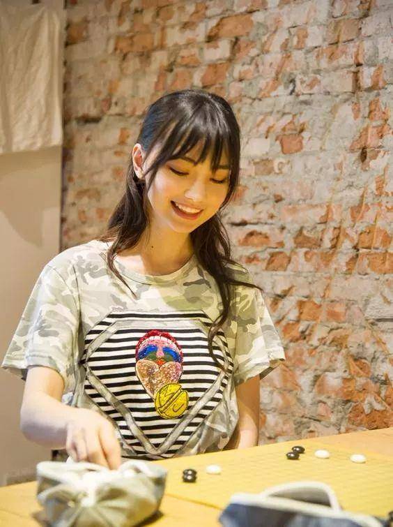 美女棋手黑嘉嘉 ―― 千年仅一人