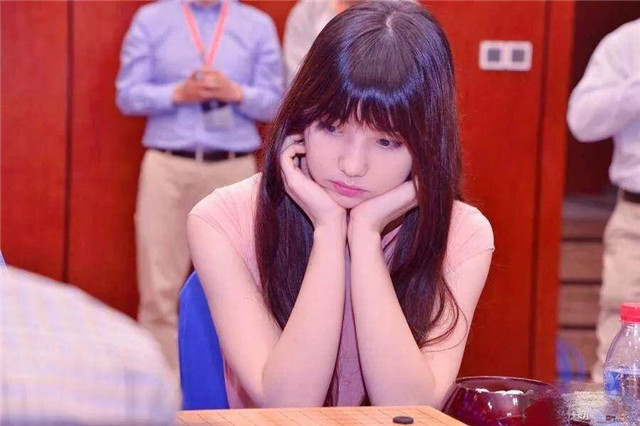 美女棋手黑嘉嘉 ―― 千年仅一人