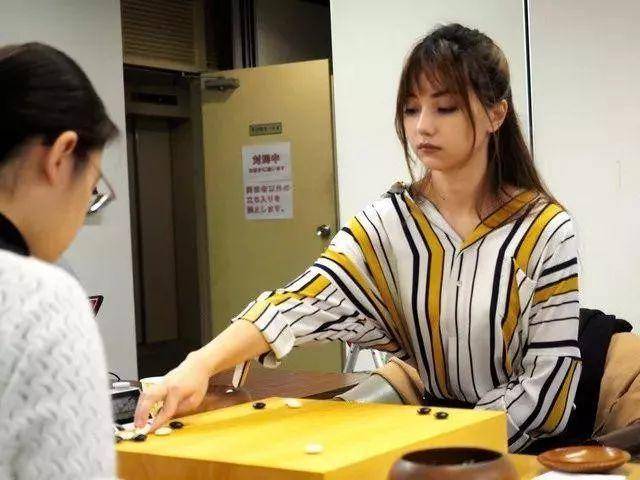 美女棋手黑嘉嘉 ―― 千年仅一人