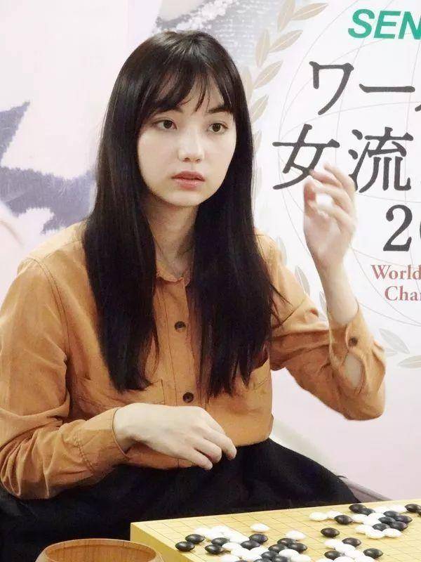 美女棋手黑嘉嘉 ―― 千年仅一人
