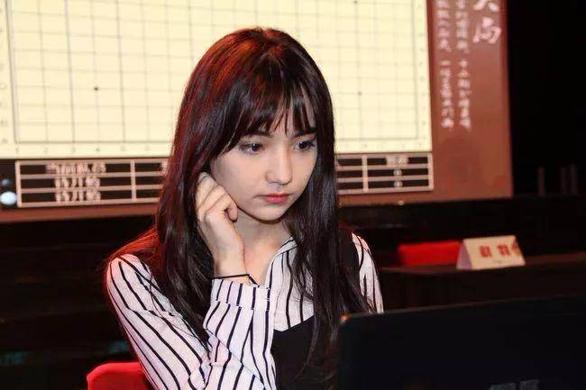 美女棋手黑嘉嘉 ―― 千年仅一人