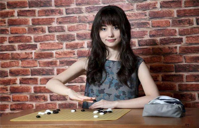 美女棋手黑嘉嘉 ―― 千年仅一人