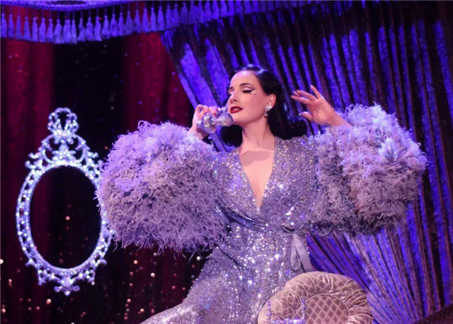 Dita Von Teese：47岁的她，是世界上所有成年男性最魂牵梦绕的女人