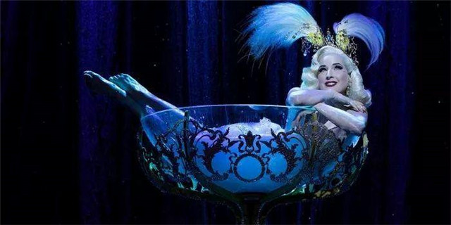 Dita Von Teese：47岁的她，是世界上所有成年男性最魂牵梦绕的女人