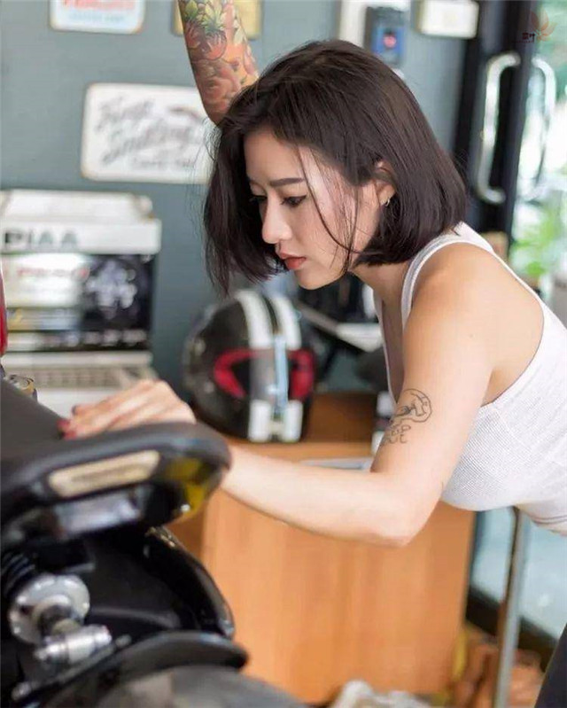 男孩子无法拒绝的躁动因子 ―― 机车模特Supranee Fankham