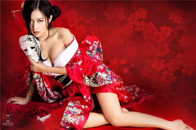 男孩子无法拒绝的躁动因子 ―― 机车模特Supranee Fankham
