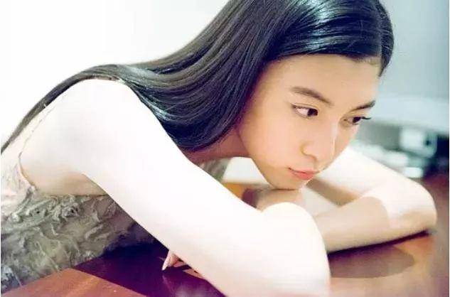 周董「说好不哭」女主三吉彩花，美到全世界都在讨论的空灵美女