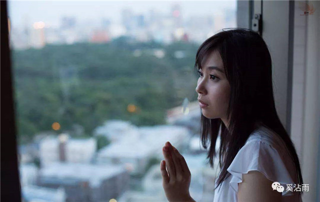 一年来没什么工作，小川桃果海外登场