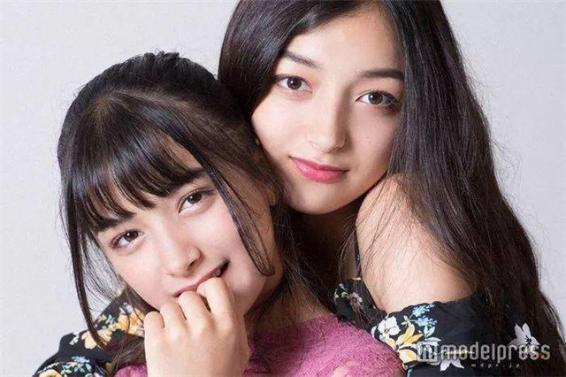 在抖音日本上很红的JK混血姐妹花エリマリ