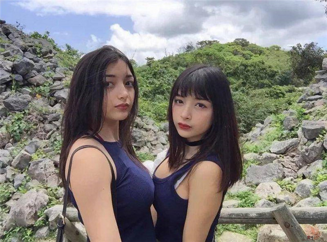 在抖音日本上很红的JK混血姐妹花エリマリ