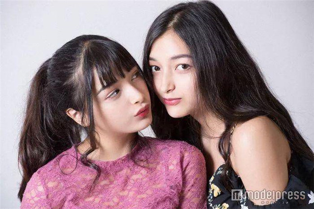 在抖音日本上很红的JK混血姐妹花エリマリ
