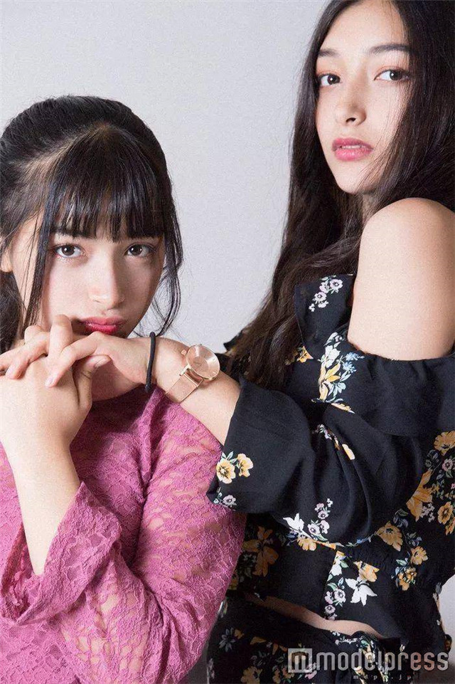 在抖音日本上很红的JK混血姐妹花エリマリ