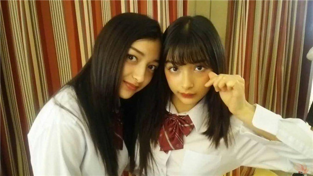 在抖音日本上很红的JK混血姐妹花エリマリ