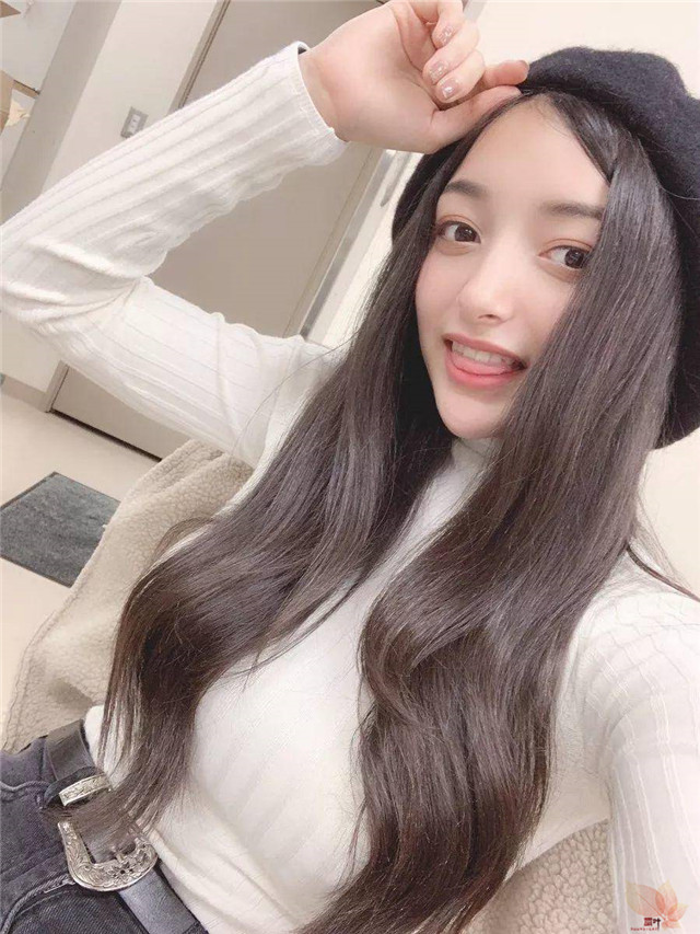在抖音日本上很红的JK混血姐妹花エリマリ