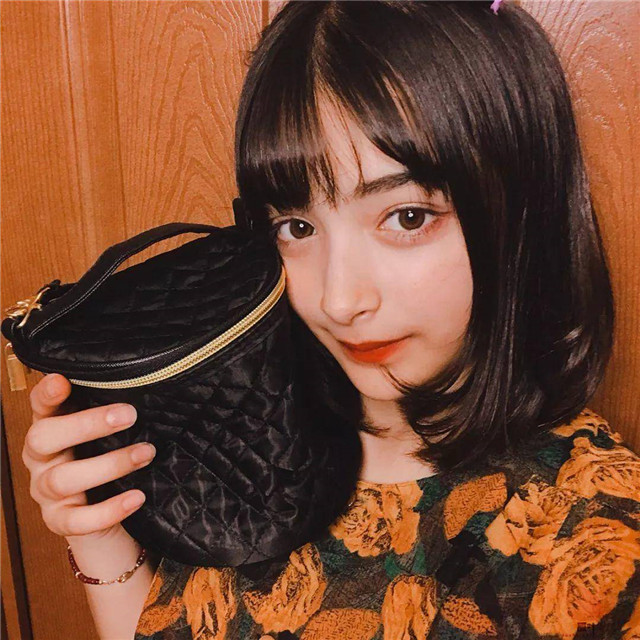 在抖音日本上很红的JK混血姐妹花エリマリ
