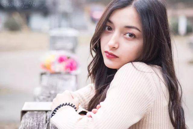 在抖音日本上很红的JK混血姐妹花エリマリ