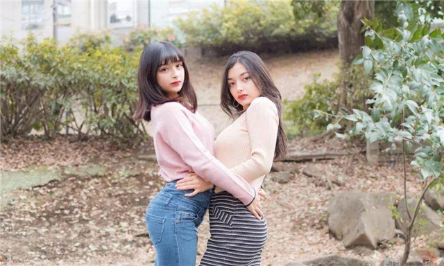 在抖音日本上很红的JK混血姐妹花エリマリ