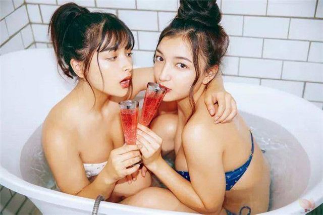 在抖音日本上很红的JK混血姐妹花エリマリ