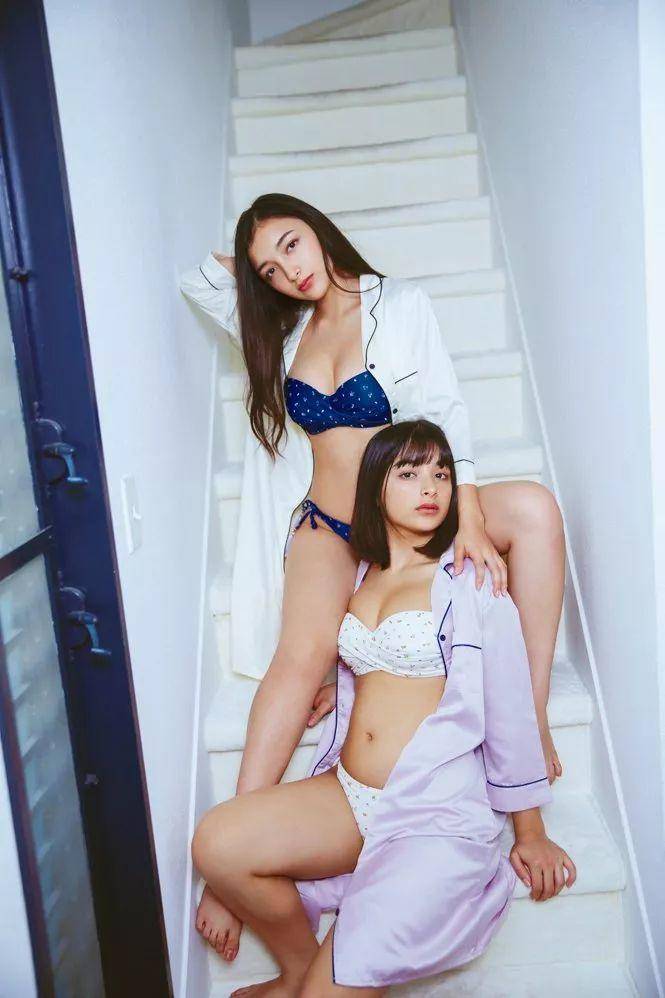 在抖音日本上很红的JK混血姐妹花エリマリ