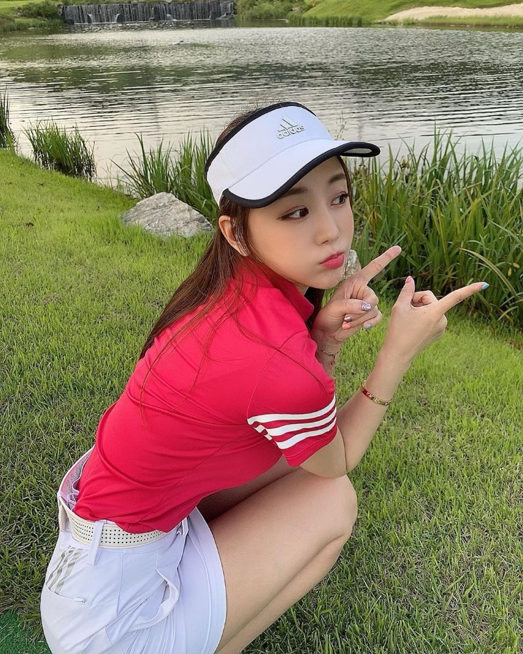 前电视台「体育女主播」笑容超甜美，转职后「美波大解放」，网友看了都在求恋爱！