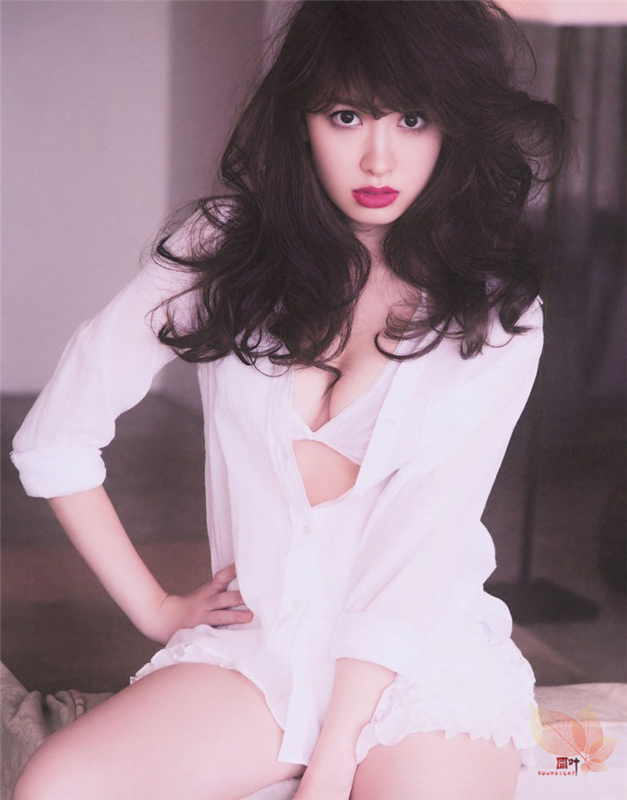 [美女鉴赏]白晳大长腿–小嶋阳菜