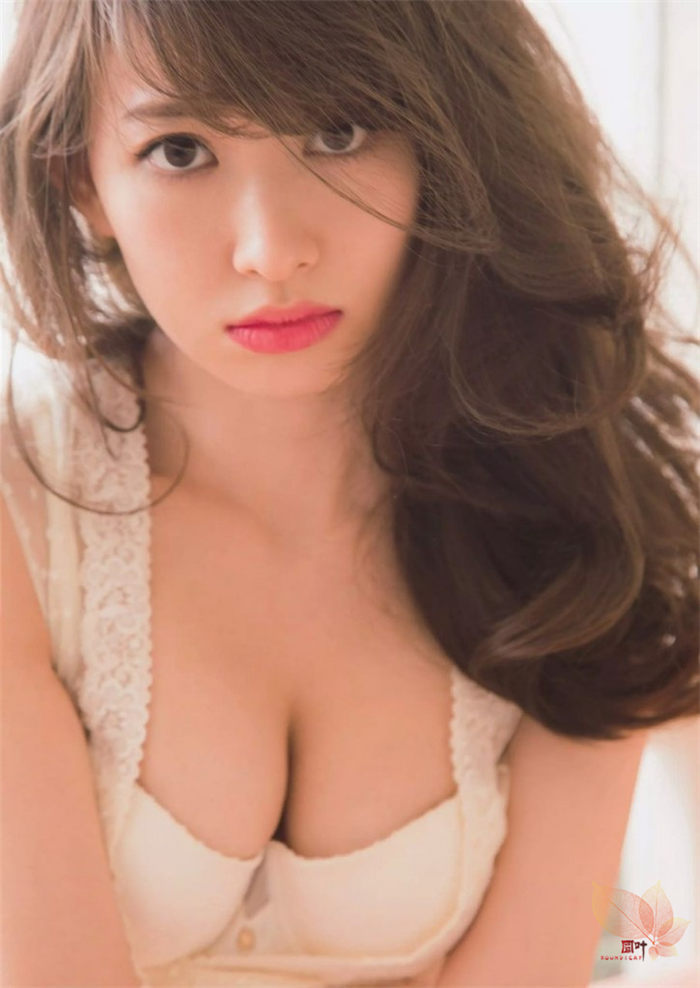 [美女鉴赏]白晳大长腿–小嶋阳菜