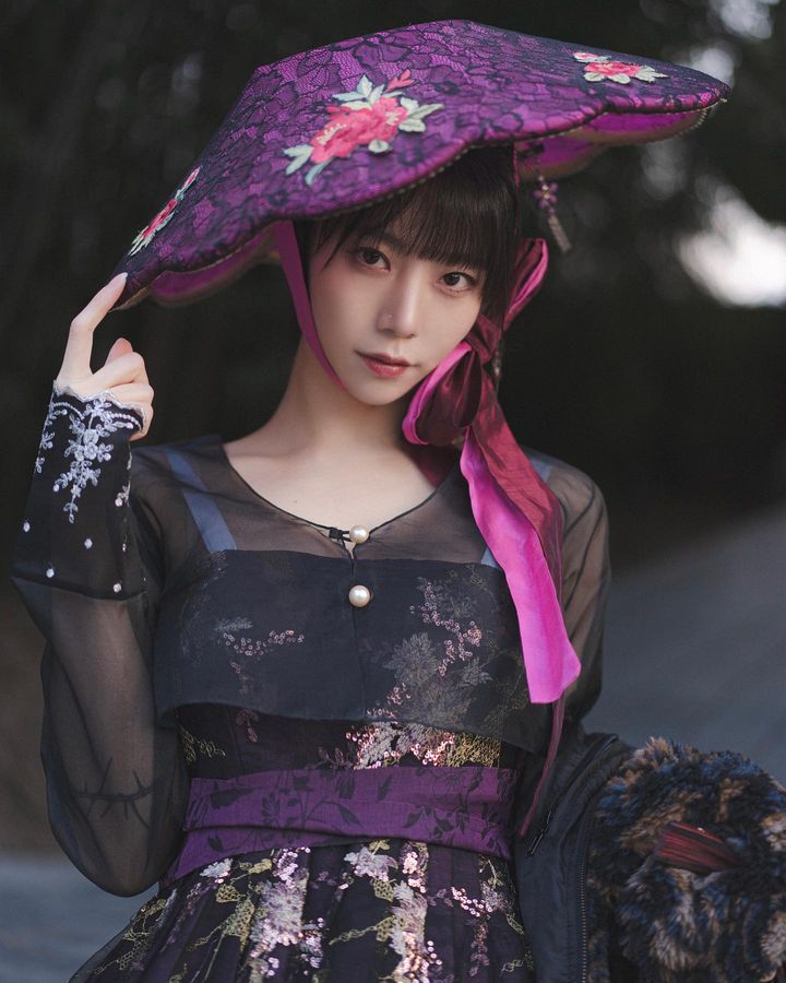 阿黑颜女王「Baerasoni 배라소니」时不时欸嘿一下！大胸晃动程度超高！