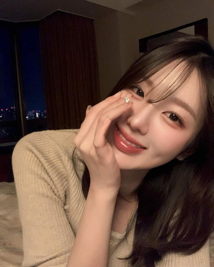 韩国服饰网店板娘《sorangdoong》曼妙身材穿衣显瘦脱衣有肉！