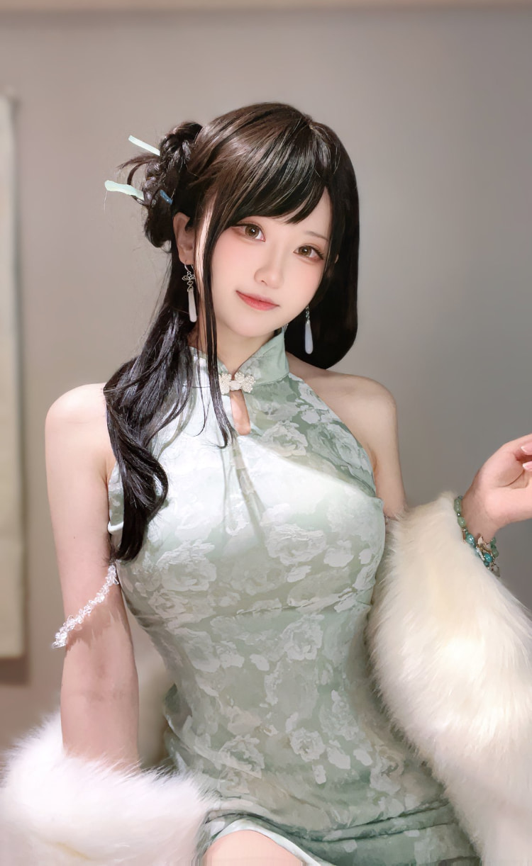 可爱的娇羞感！嫩乳微露《千阳》散发清纯迷人的性感味道！