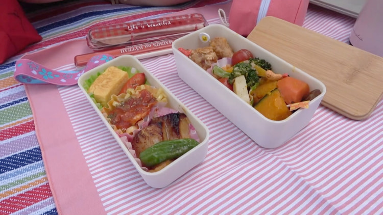 清楚で可愛らしい洋菓子店で働く「まゆちゃん(20)」