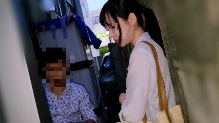 【無】薄ら笑い若妻