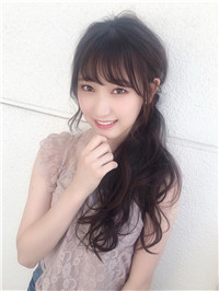 甜美小吃货「原かれん」拍照离不开美食迷人笑容让人看了好心动
