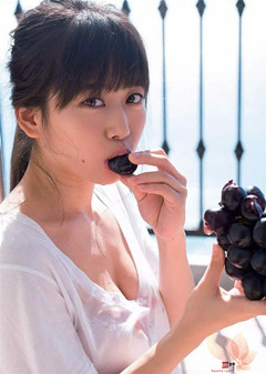 可爱女偶像《奥津マリリ》上衣脱掉直接刺激粉丝感官！