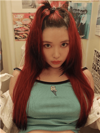 前卫反骨妹妹《なつか》慵懒展现欧派与美体！