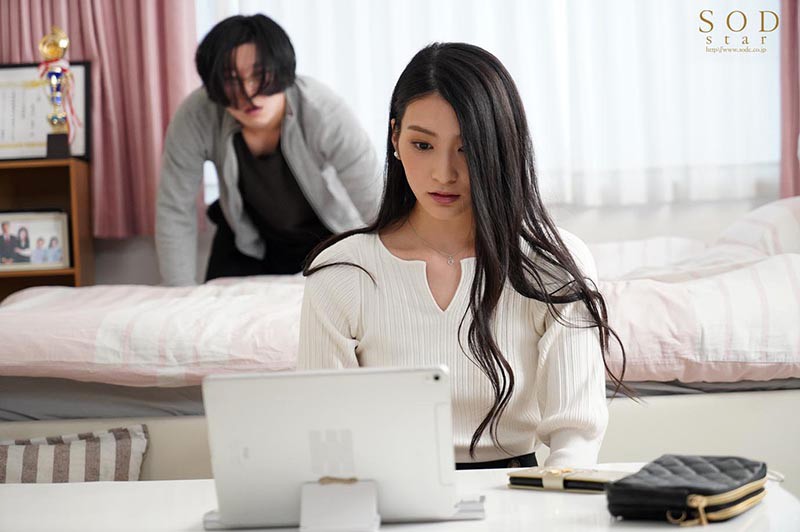 STARS-322:获得选美大赛冠军的本庄鈴是一个勇敢的女大学生