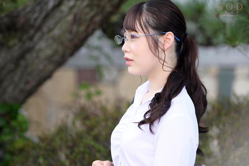 STARS-318:白川ゆず为了和上司共度一夜而故意只预订一个房间