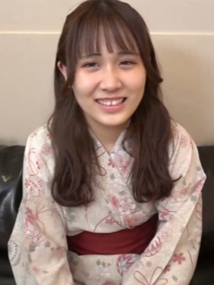 【素人】搭讪可爱混血浴衣正妹，蜜穴深处炸裂「白色烟火」！封面图片