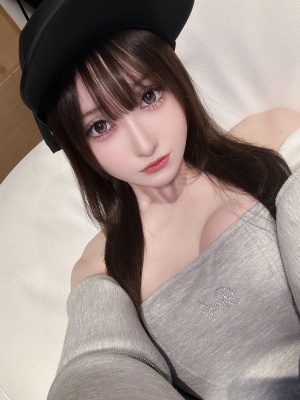 《开拓动漫祭》反差同框「小孤独对比辣妹圣女」，孤独下棋另外一个注目焦点！