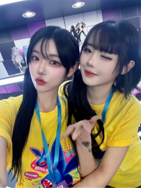 韩国COS《야살 Yasal》认真营业被投诉：穿着太过暴露！