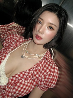 韩国泼水节「水炸弹」女神《权恩妃》火辣比基尼HIGH翻全场！