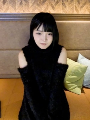 理久（18 岁），是可爱的 F 罩杯。