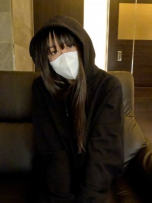 初月（18 岁），身高 173 厘米、体重 58 公斤，有着模特般的身材