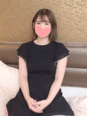 肤色白皙且娃娃脸