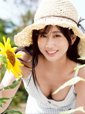 【影片】Ｅ乳《小宫薫》出道前FC2下马！-封面